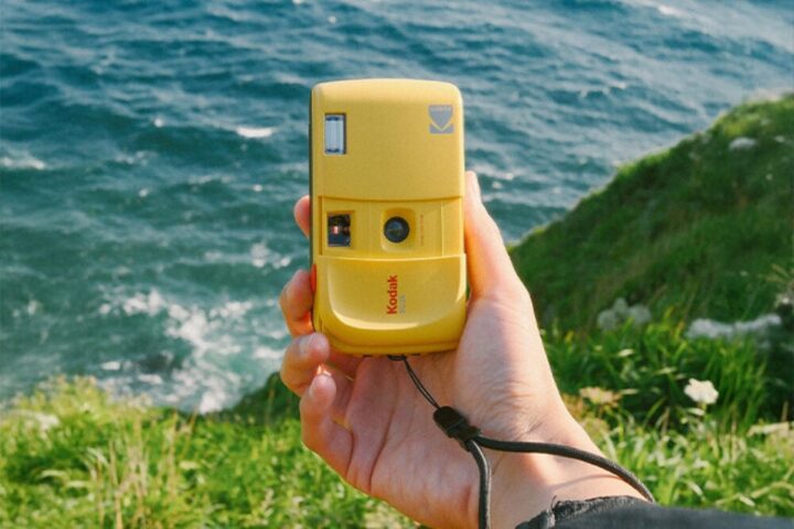 Khám Phá Kodak EC35: Máy Ảnh Phim Nắp Trượt Gợi Nhớ Thập Niên 90