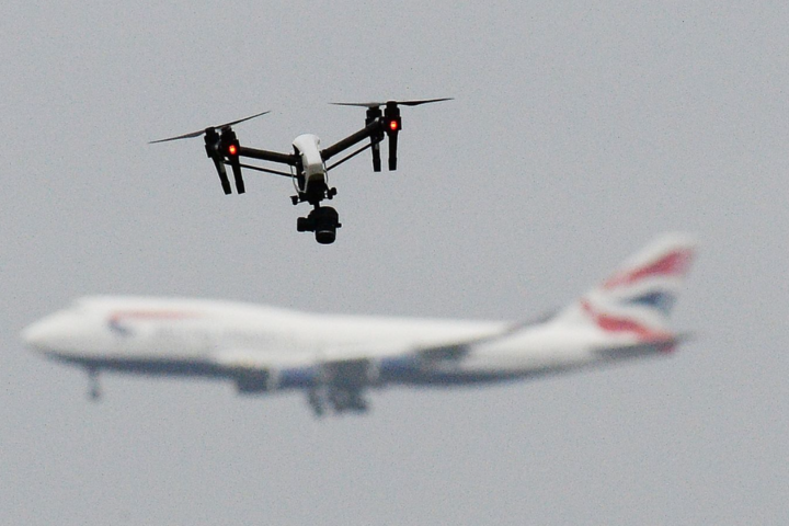 Mối Nguy Hiểm Từ Drone: Khi Thiết Bị Nhỏ Chống Lại Khả Năng Hàng Không