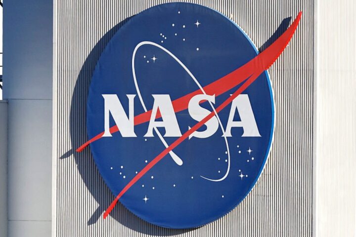 Voyager 2: Hành Trình Đầy Thử Thách Qua Không Gian Liên Sao
