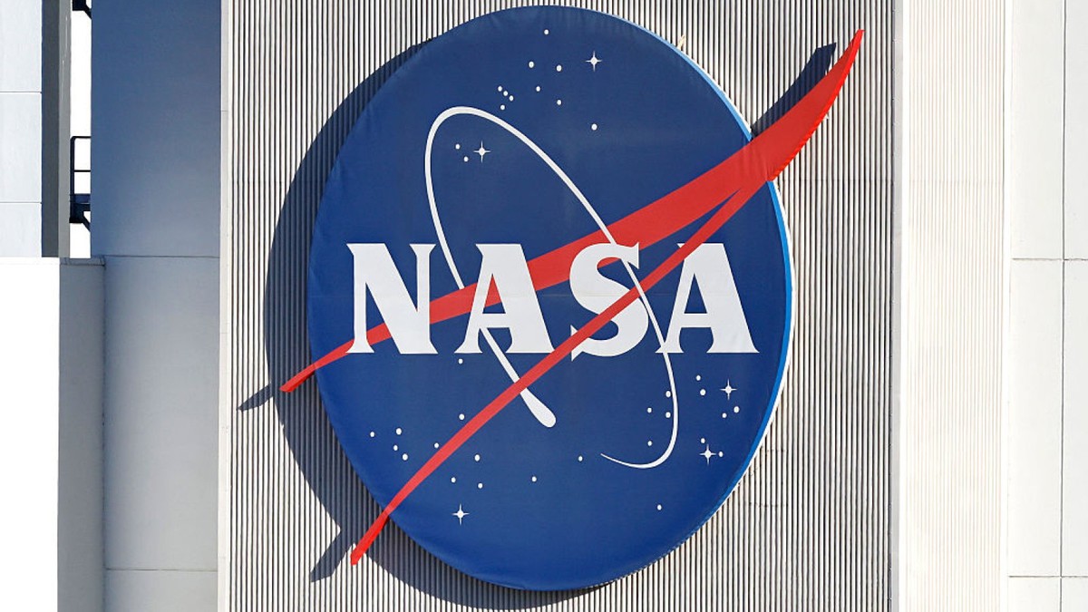 Voyager 2: Hành Trình Đầy Thử Thách Qua Không Gian Liên Sao
