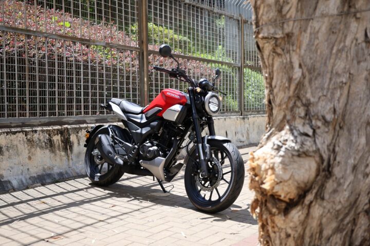 Giảm Giá Đột Phá Trên Mẫu Xe Tay Côn Honda CB190TR Với Công Nghệ An Toàn Tiên Tiến