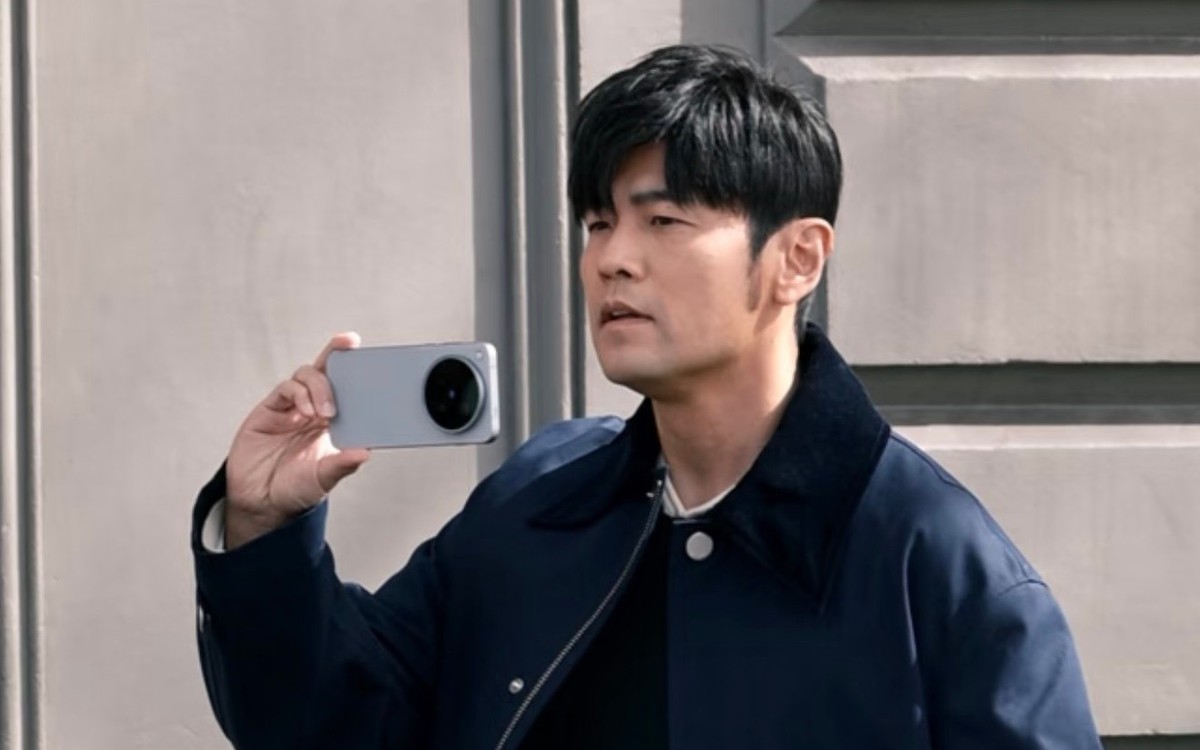 Bất Ngờ Với Hình Ảnh Ca Sĩ Châu Kiệt Luân Cùng Smartphone Vivo Chưa Ra Mắt