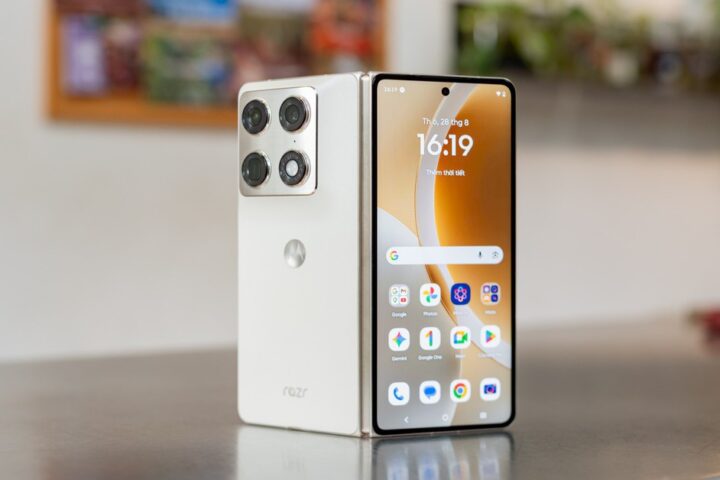 Motorola Razr Fold: Sự Nổi Bật Trong Thế Giới Điện Thoại Gập