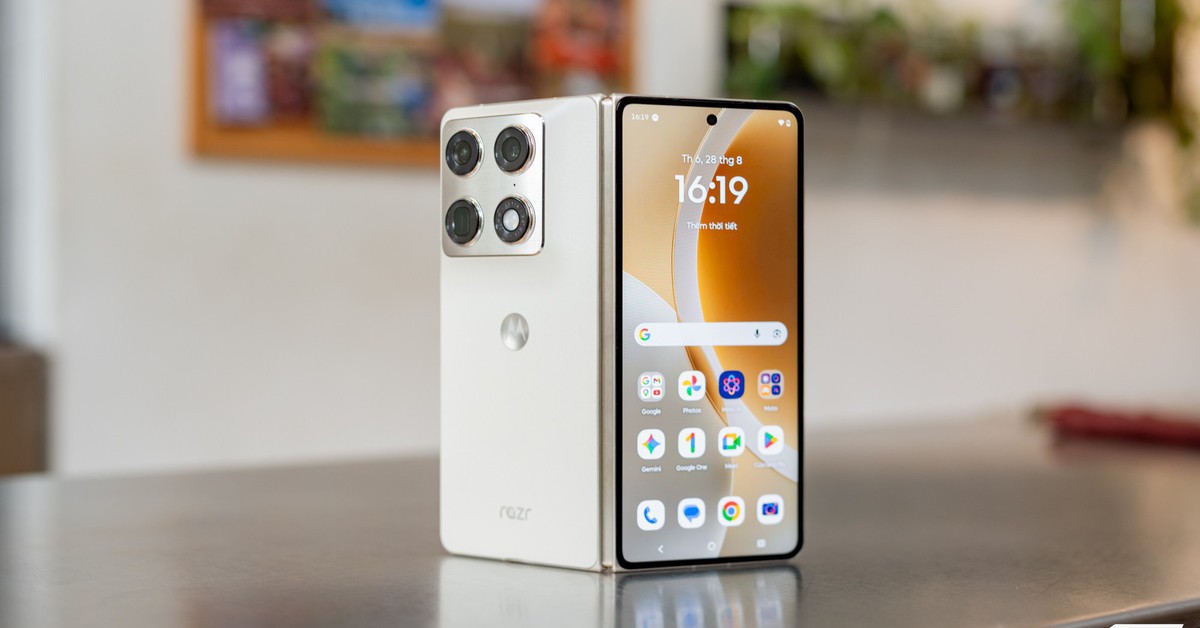 Motorola Razr Fold: Sự Nổi Bật Trong Thế Giới Điện Thoại Gập