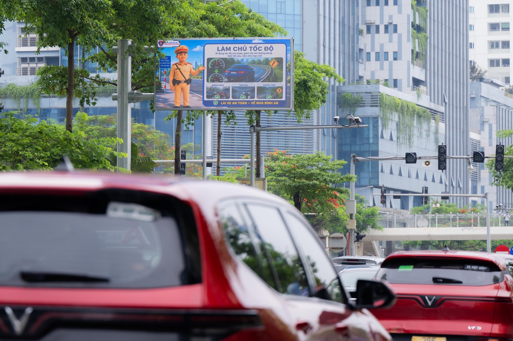 Cận cảnh hệ thống giao thông thông minh vừa - Ảnh 13.