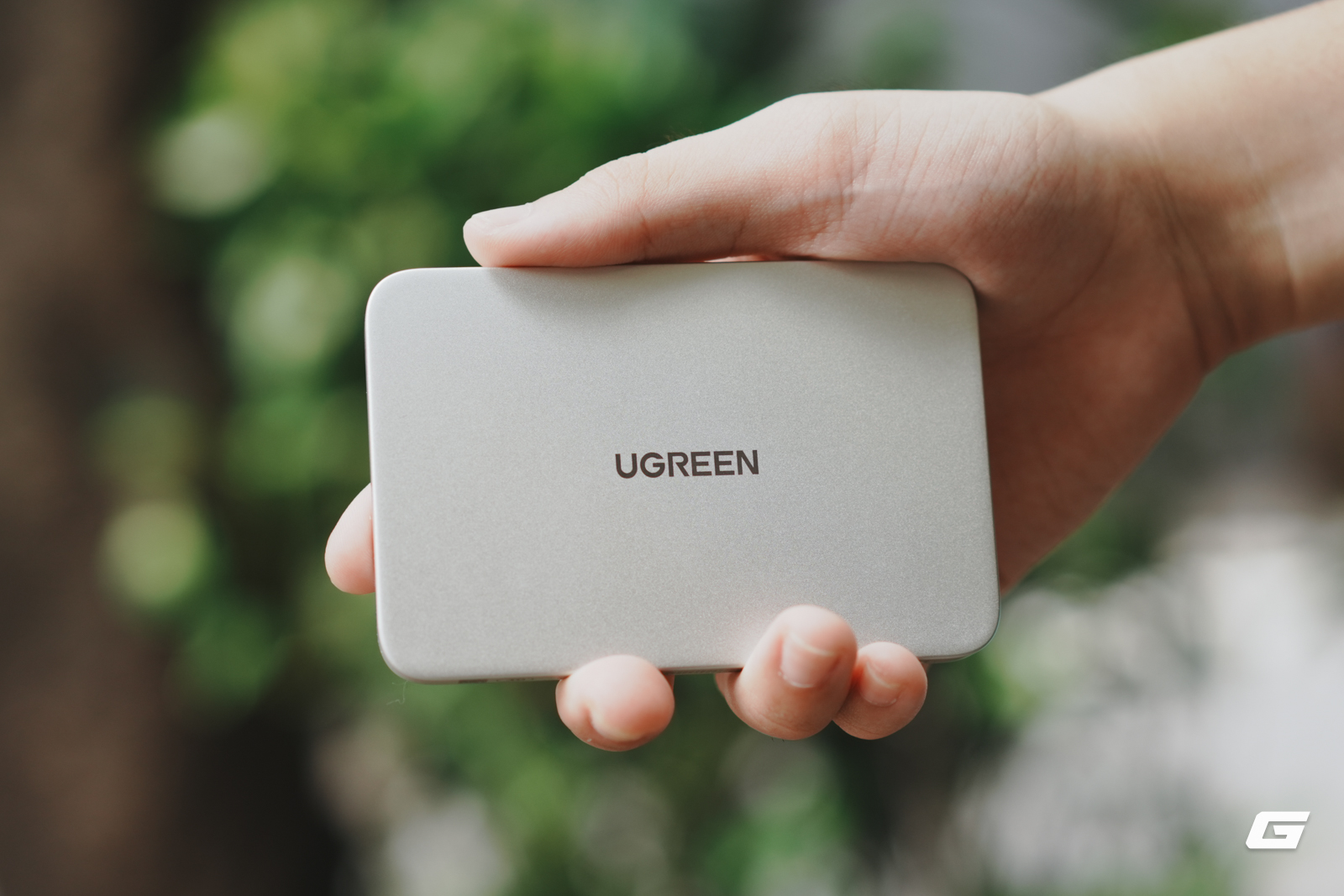 Pin dự phòng siêu mỏng của UGREEN: Màu trắng quá đẹp, sạc MagSafe 15W ngon lành cho iPhone, giá rẻ cả Xiaomi - Ảnh 2.