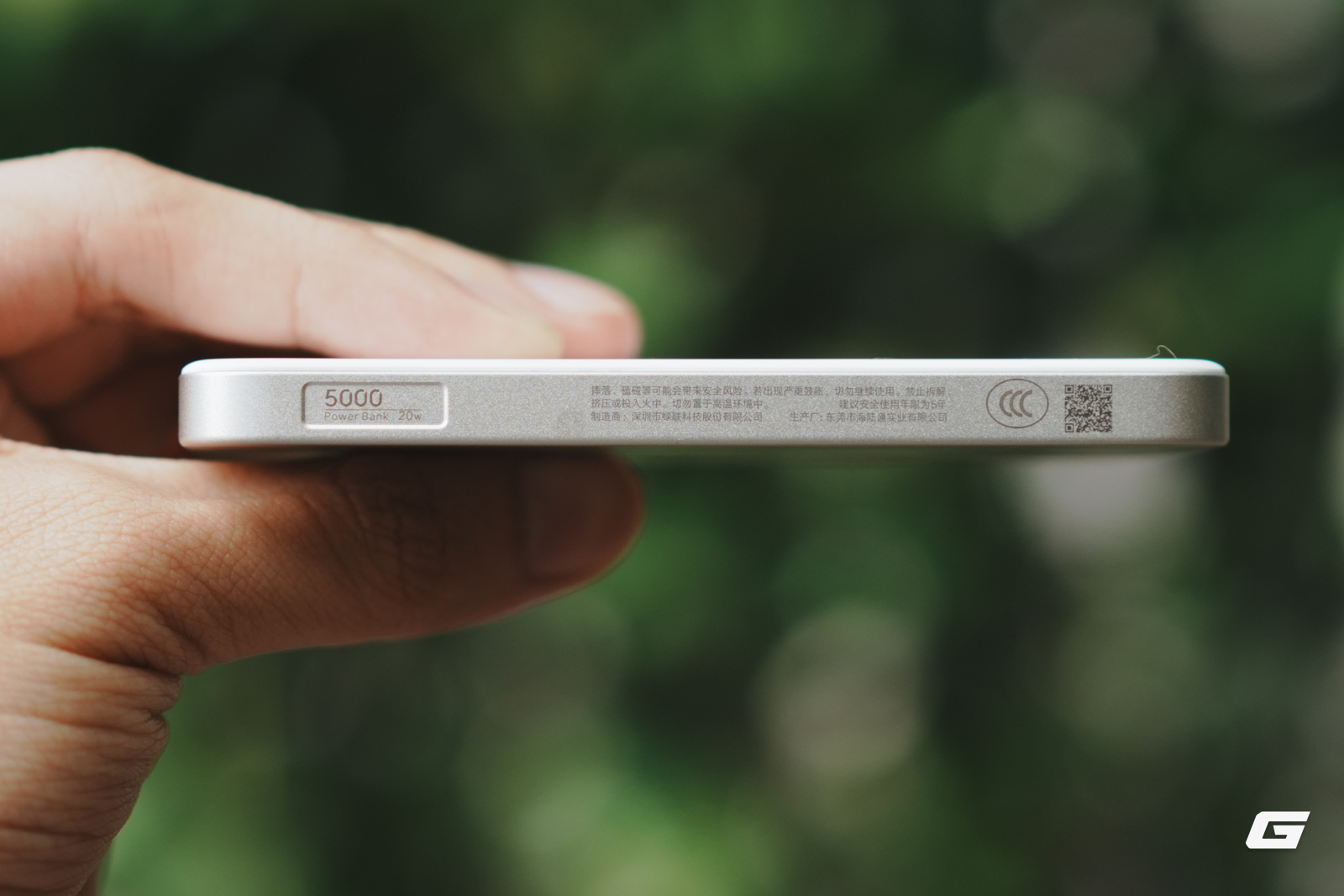 Pin dự phòng siêu mỏng của UGREEN: Màu trắng quá đẹp, sạc MagSafe 15W ngon lành cho iPhone, giá rẻ cả Xiaomi - Ảnh 8.