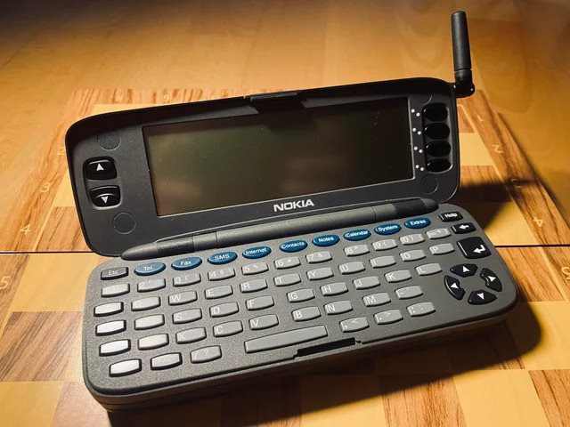 Nokia 9000 Communicator - Mẫu điện thoại độc đáo của thập niên 90