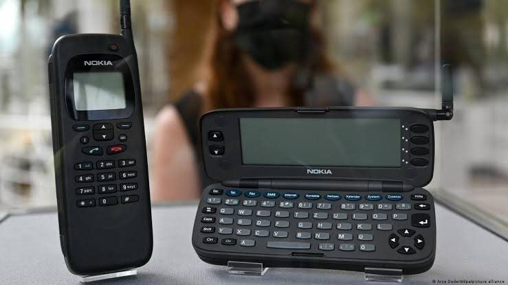 Hình ảnh Nokia 9000 Communicator trong bộ phim The Saint