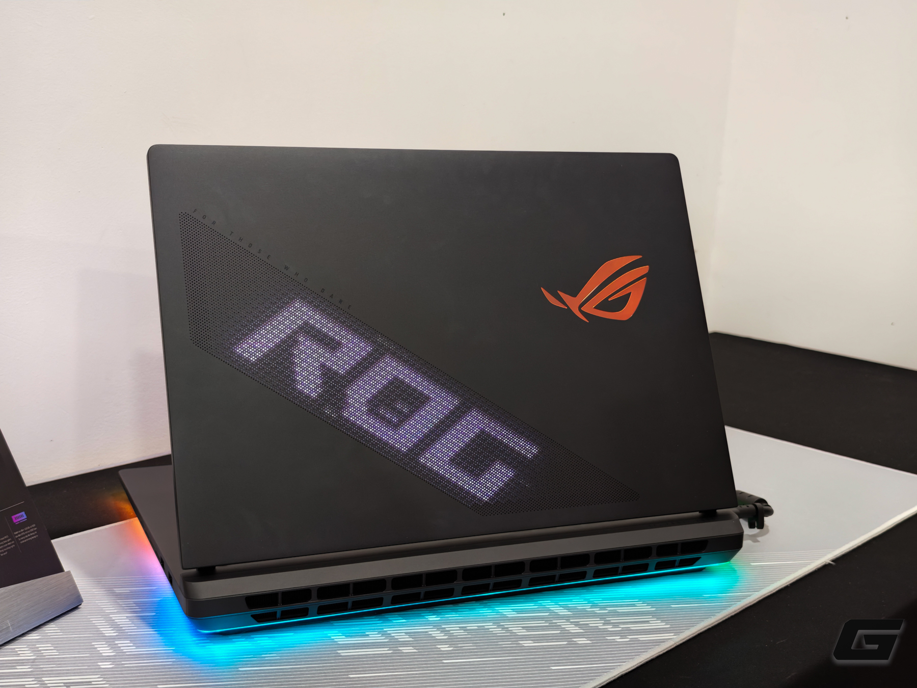 Laptop gaming mạnh nhất lịch sử ROG chính thức bán tại Việt Nam: Đem SH350i ra đổi vẫn phải bù thêm tiền mới rước về được - Ảnh 1.