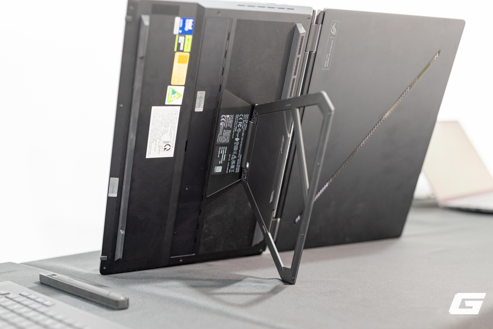 ASUS ROG mang Zephyrus Duo về Việt Nam: Laptop gaming màn hình kép thì có gì đặc biệt - Ảnh 2.