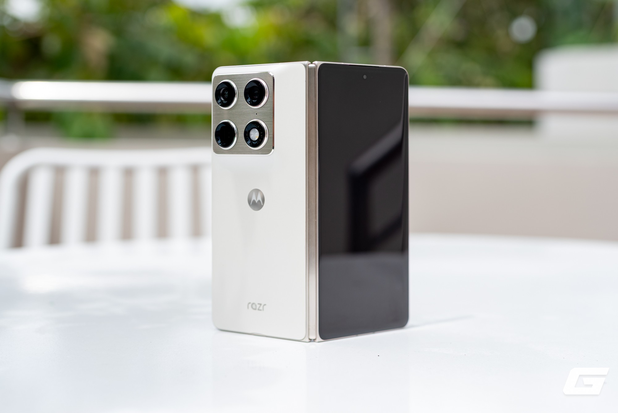 Cận cảnh Motorola Razr Fold- Ảnh 1.
