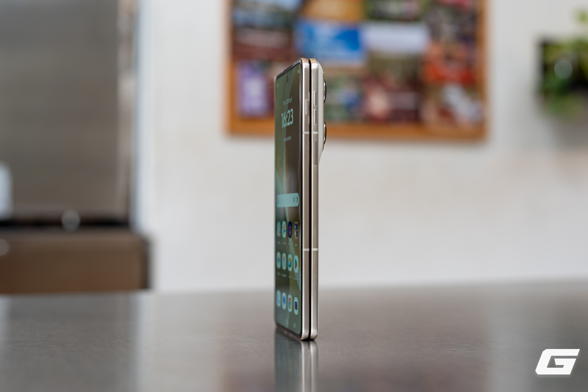 Cận cảnh Motorola Razr Fold- Ảnh 3.