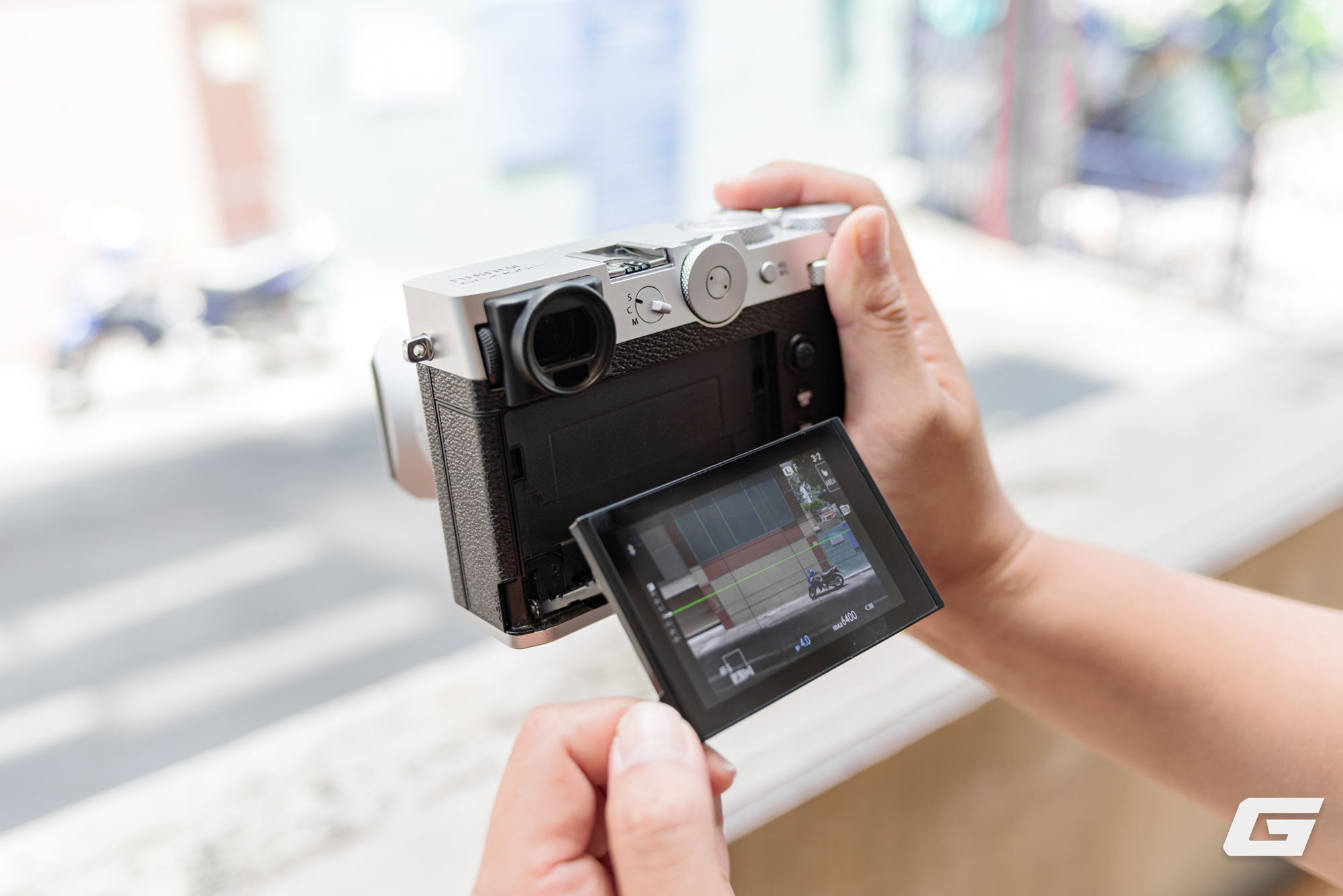 Chiếc Fujifilm GFX100RF Tại Paris