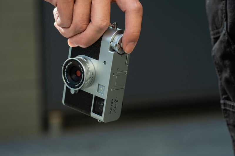 Fujifilm X Half - cảm biến
