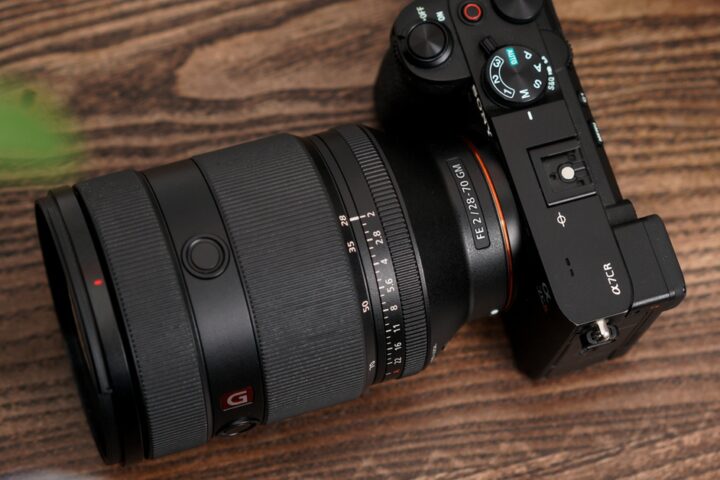 Khám Phá Bộ Đôi Máy Ảnh Sony A7CR Và Ống Kính 28-70mm F2 GM