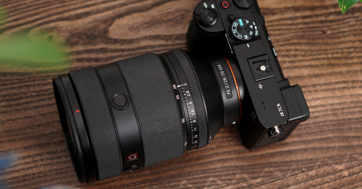 Khám Phá Bộ Đôi Máy Ảnh Sony A7CR Và Ống Kính 28-70mm F2 GM