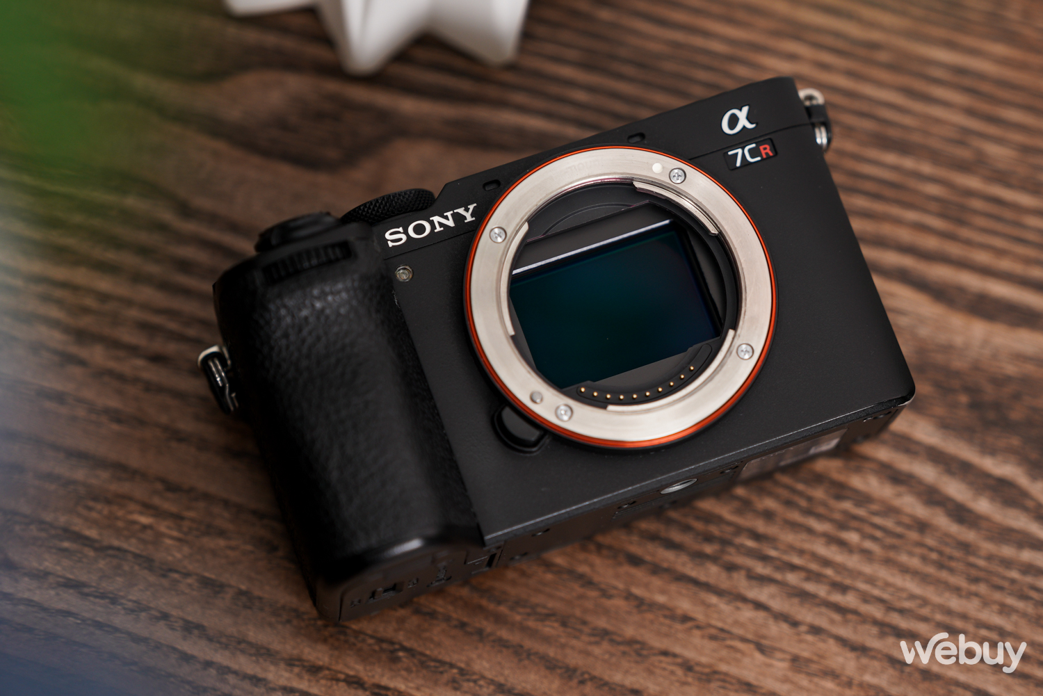 Sony A7CR và ống kính Sony FE 28-70mm F2 GM