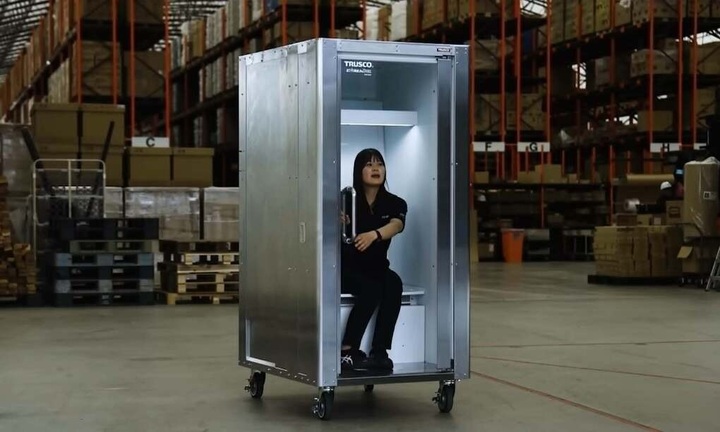 Tủ lạnh cho người của Nhật Bản giúp chống sốc nhiệt mùa hè - Ảnh 1.