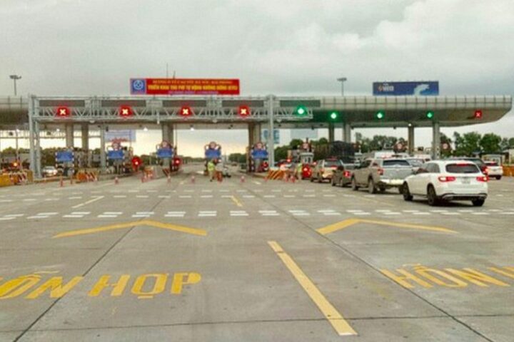Điều Gì Xảy Ra Khi Lùi Xe Trên Cao Tốc? Cần Lưu Ý Những Gì?