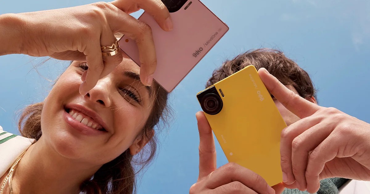 iKKO MindOne Pro: Một smartphone vuông nhỏ, camera xoay 180° và case QWERTY