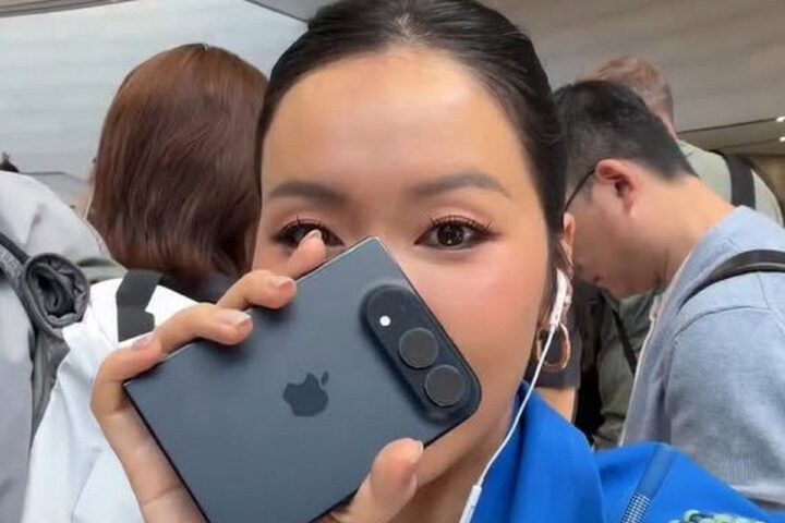 Trải nghiệm thực tế iPhone Duo tại Apple Park: cầm chắc tay, màn hình gập 7.6 inch ấn tượng