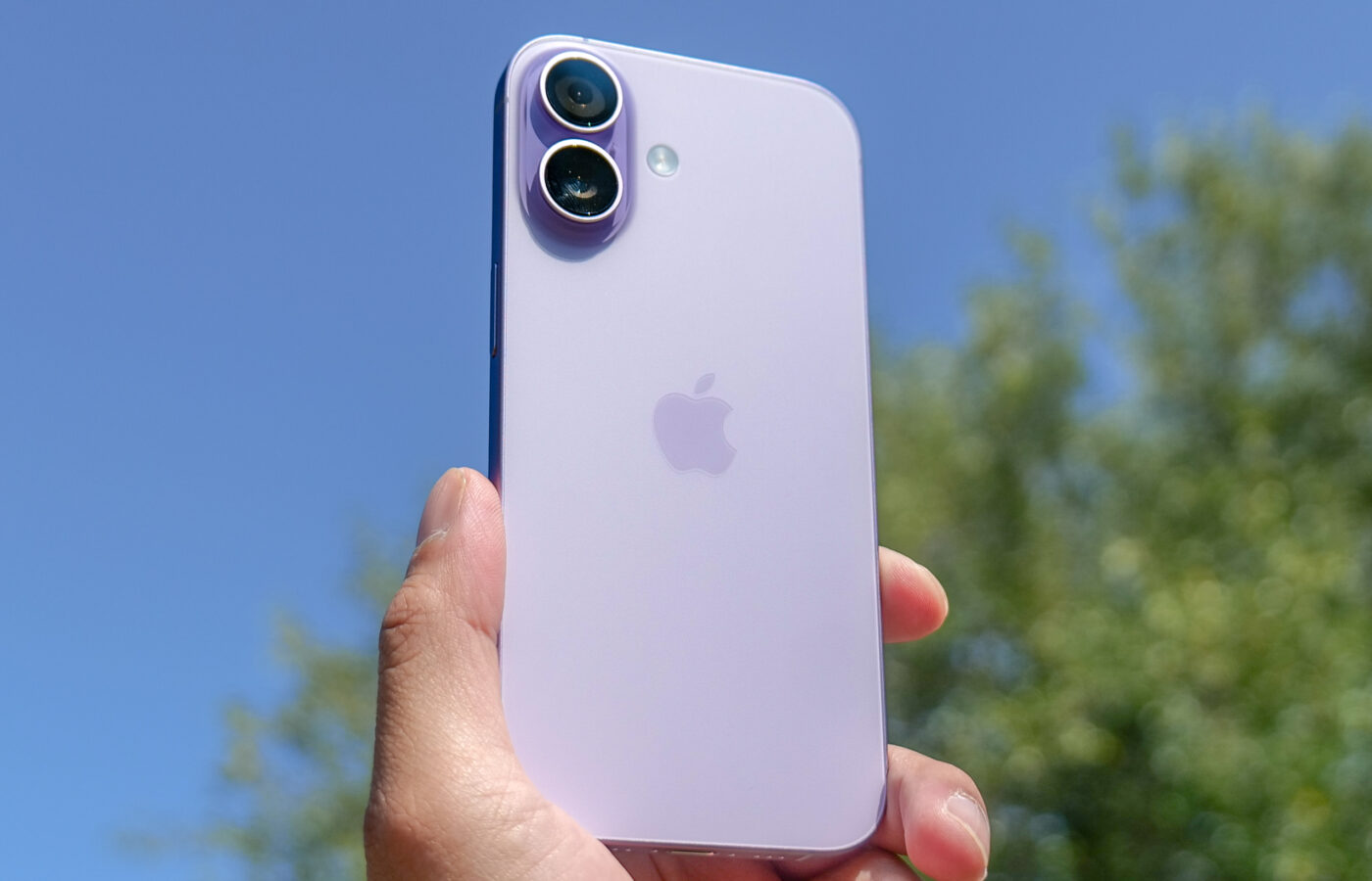Tăng giá iPhone: Vì sao Apple điều chỉnh giá ở Việt Nam và toàn cầu, ảnh hưởng tới người dùng thế nào