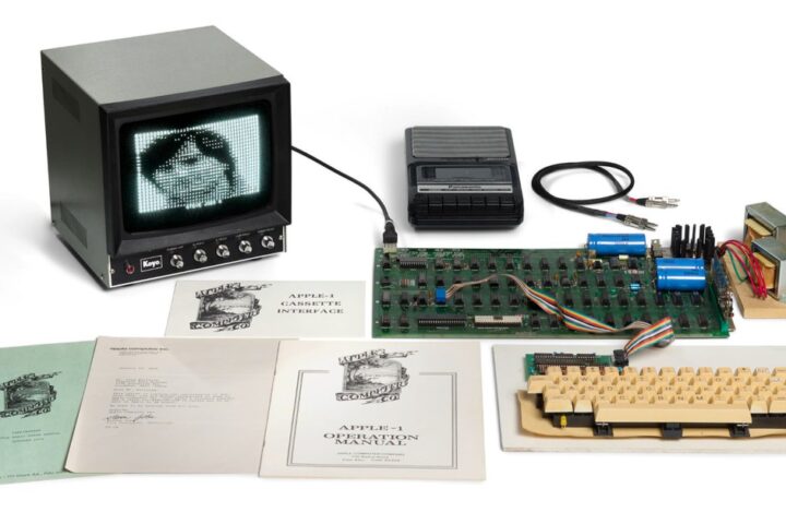 Apple-1: Chiếc Máy Tính Cá Nhân Đầu Tiên Được Đấu Giá Giá Trị Vượt Mức 21 Tỷ Đồng