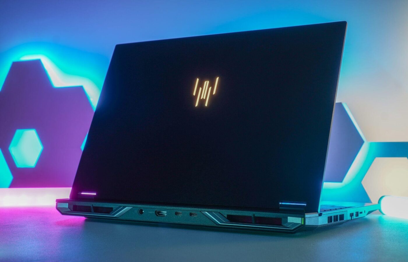 Predator Helios Neo 16: Khi laptop gaming phải gánh cả công việc và sáng tạo