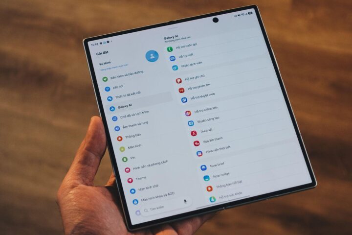 Galaxy AI tích hợp trên điện thoại: lợi ích thực tế và giới hạn so với ứng dụng AI độc lập