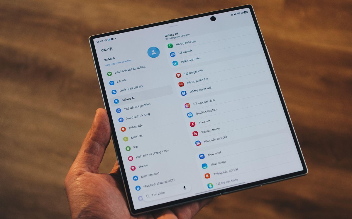 Galaxy AI tích hợp trên điện thoại: lợi ích thực tế và giới hạn so với ứng dụng AI độc lập